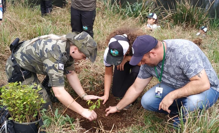Alunos do projeto Força Verde Mirim visita unidade da Polícia Ambiental e participam de blitz educativa no Interior do estado