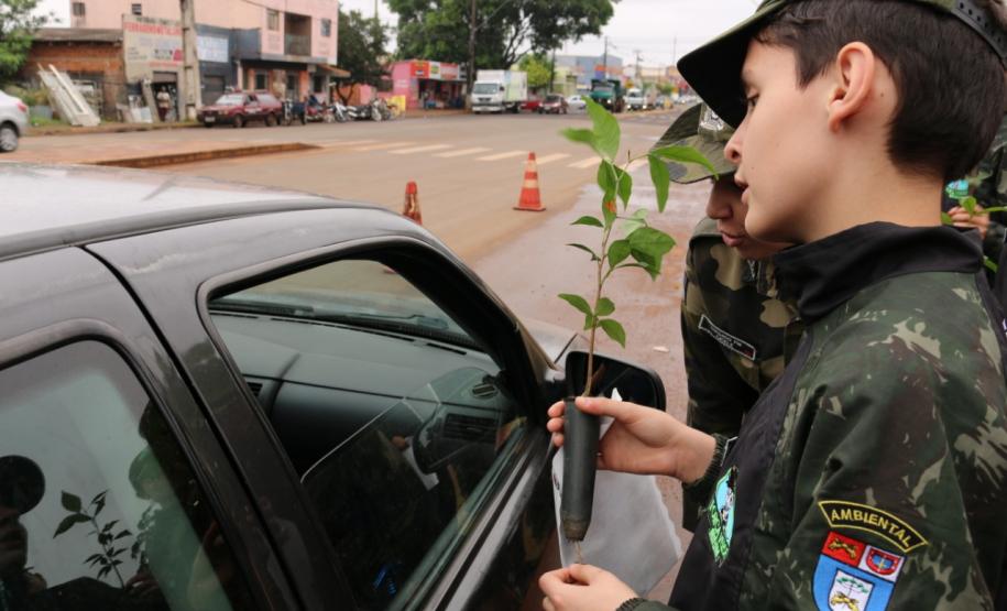 Alunos do projeto Força Verde Mirim visita unidade da Polícia Ambiental e participam de blitz educativa no Interior do estado