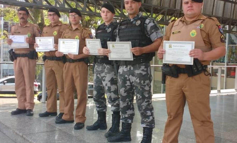 Policiais que interviram em roubo são homenageados pela Câmara Municipal de Ponta Grossa