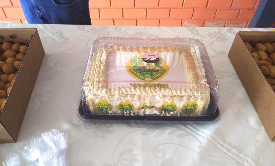 Policiais militares fazem surpresa para menina que sonha em fazer parte da Corporação no Sudoeste do estado