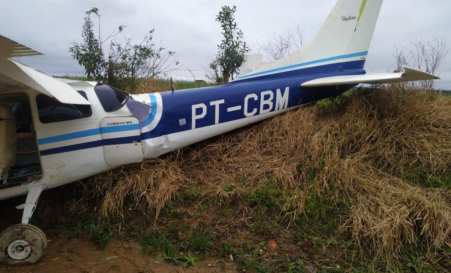 PM apreende mais de 32 quilos de cocaína após queda de avião em Campo do Tenente (PR)