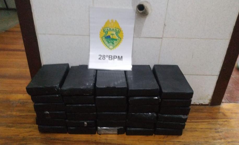 PM apreende mais de 32 quilos de cocaína após queda de avião em Campo do Tenente (PR)