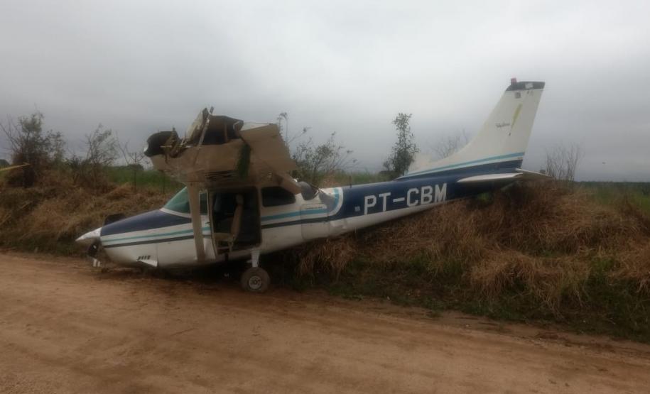 PM apreende mais de 32 quilos de cocaína após queda de avião em Campo do Tenente (PR)