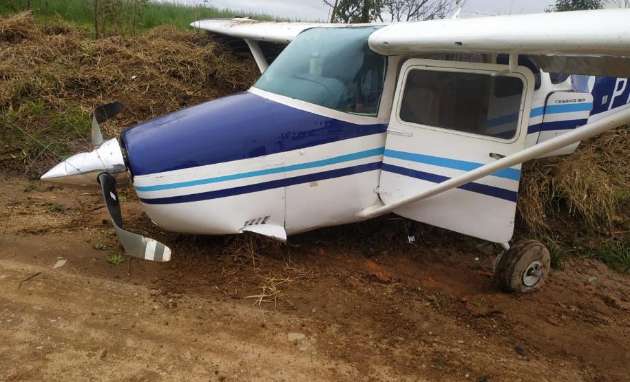 PM apreende mais de 32 quilos de cocaína após queda de avião em Campo do Tenente (PR)
