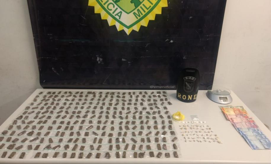 Mais de 300 poções de drogas e uma pistola são apreendidas pela RONE em Curitiba