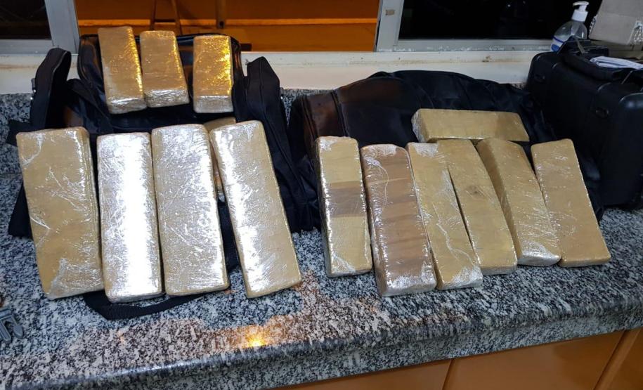 Quase 40 quilos de maconha são apreendidos durante viagem de ônibus em Peabiru (PR)