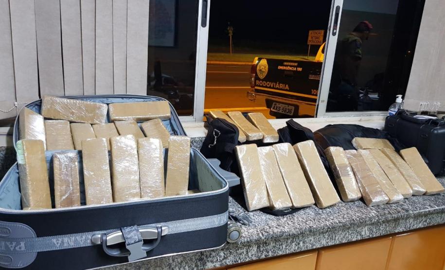 Quase 40 quilos de maconha são apreendidos durante viagem de ônibus em Peabiru (PR)