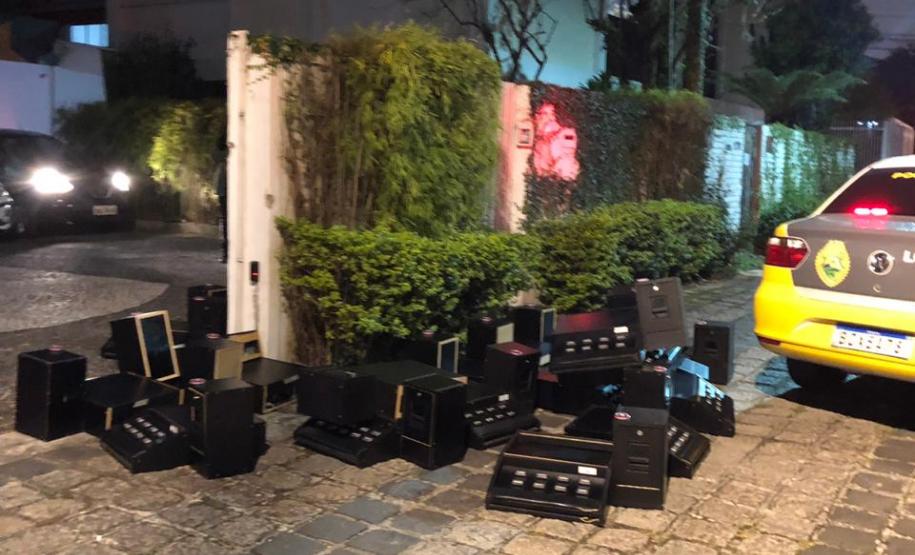 PM aborda dois locais e apreende 43 máquinas caça níquéis na Capital e na RMC