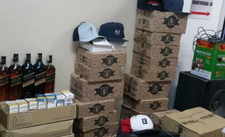 Poucas horas após crime, PM recupera 228 celulares e diversos objetos roubados de hipermercado de Curitiba