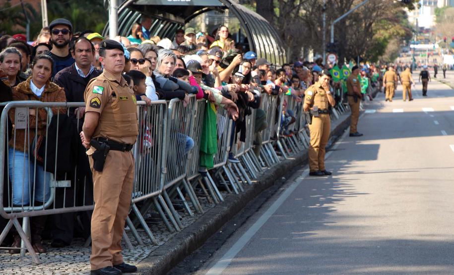 Tropas da Polícia Militar desfilam no 7 de Setembro diante de 20 mil pessoas na Capital