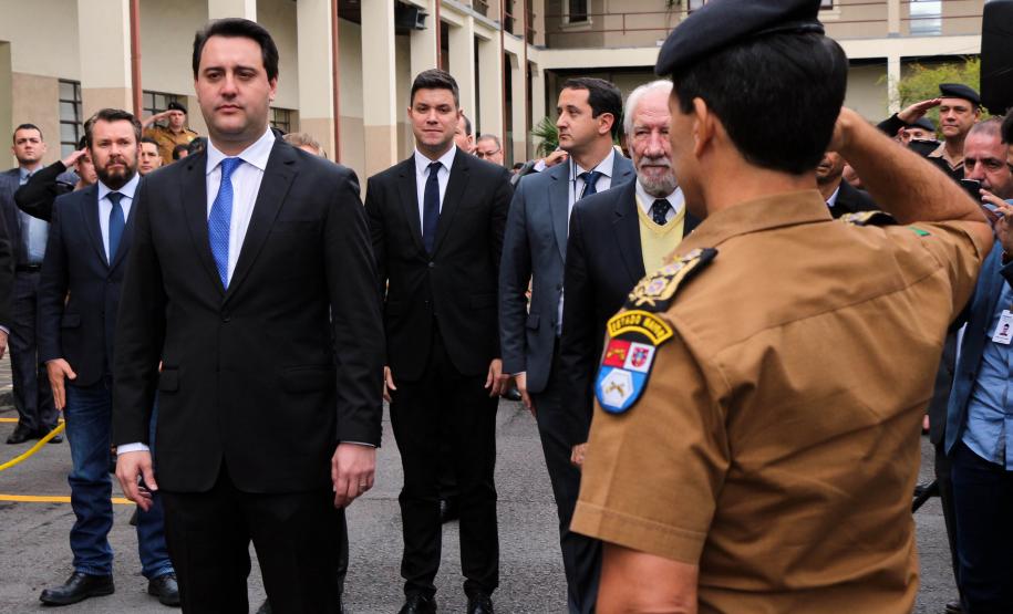 Governador autoriza concurso de 2,4 mil vagas para a Polícia Militar durante solenidade em Curitiba