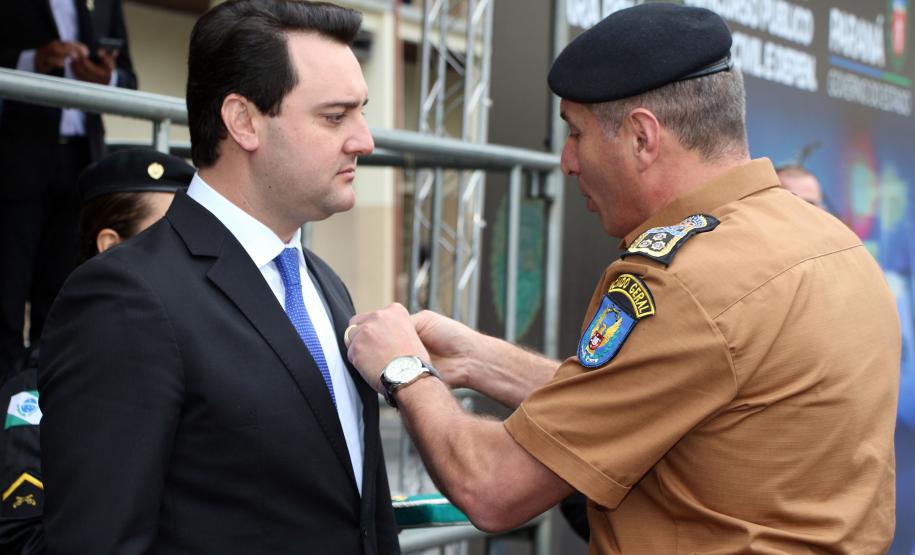 Governador autoriza concurso de 2,4 mil vagas para a Polícia Militar durante solenidade em Curitiba