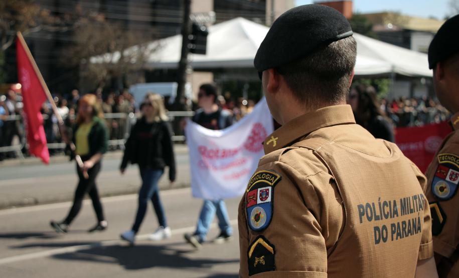 Tropas da Polícia Militar desfilam no 7 de Setembro diante de 20 mil pessoas na Capital