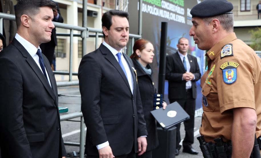 Governador autoriza concurso de 2,4 mil vagas para a Polícia Militar durante solenidade em Curitiba