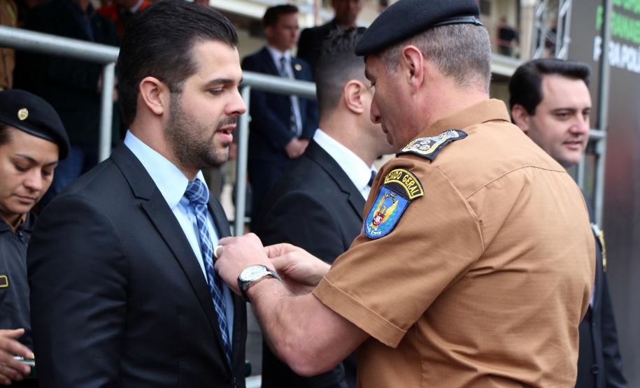Governador autoriza concurso de 2,4 mil vagas para a Polícia Militar durante solenidade em Curitiba