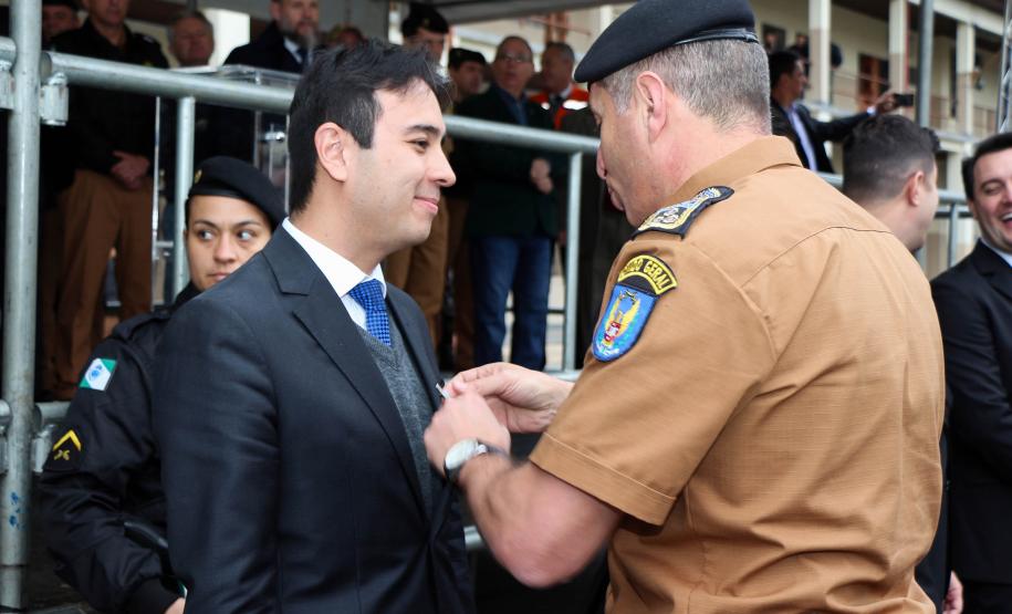 Governador autoriza concurso de 2,4 mil vagas para a Polícia Militar durante solenidade em Curitiba