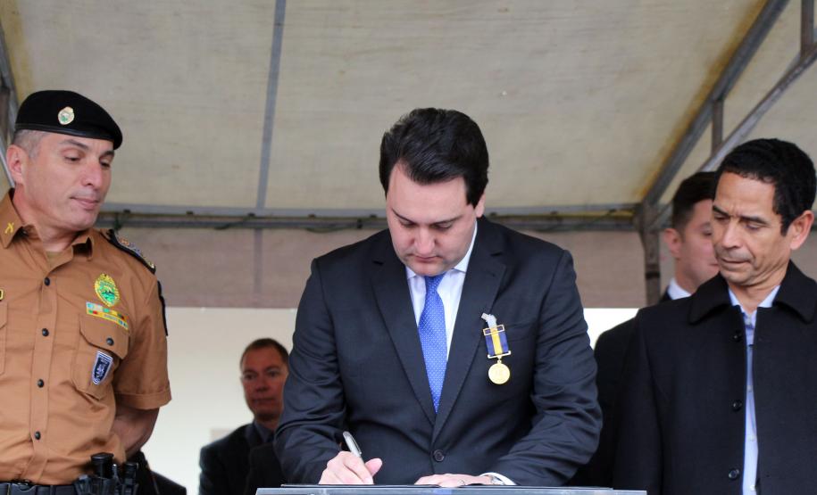 Governador autoriza concurso de 2,4 mil vagas para a Polícia Militar durante solenidade em Curitiba