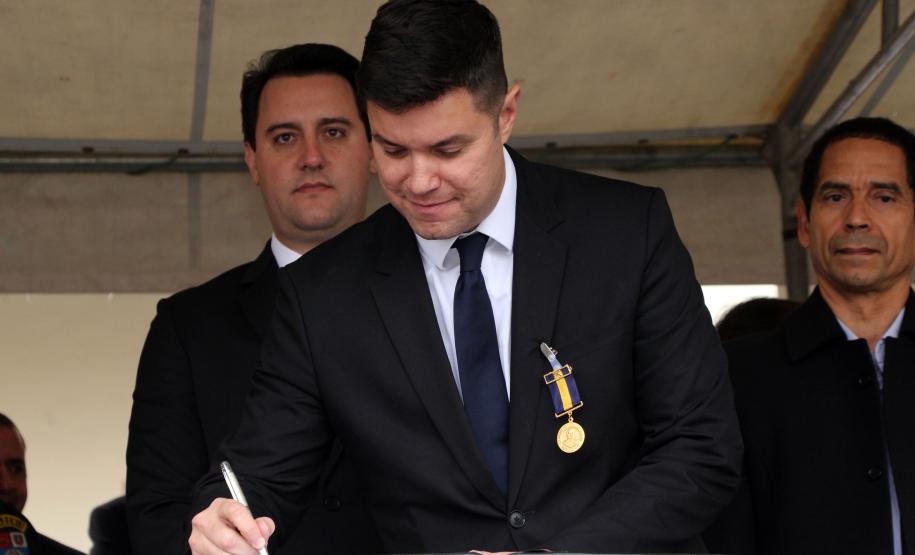 Governador autoriza concurso de 2,4 mil vagas para a Polícia Militar durante solenidade em Curitiba