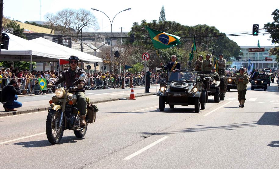 Tropas da Polícia Militar desfilam no 7 de Setembro diante de 20 mil pessoas na Capital