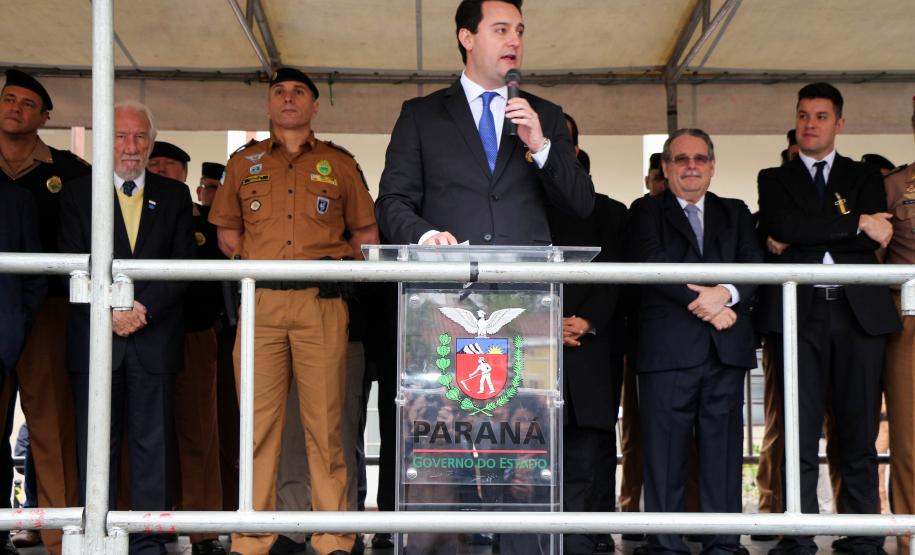 Governador autoriza concurso de 2,4 mil vagas para a Polícia Militar durante solenidade em Curitiba
