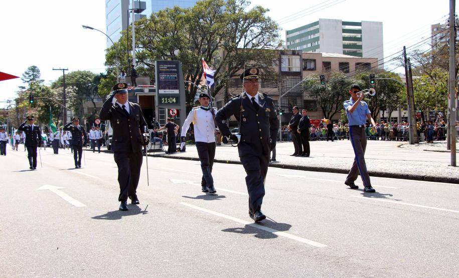 Tropas da Polícia Militar desfilam no 7 de Setembro diante de 20 mil pessoas na Capital