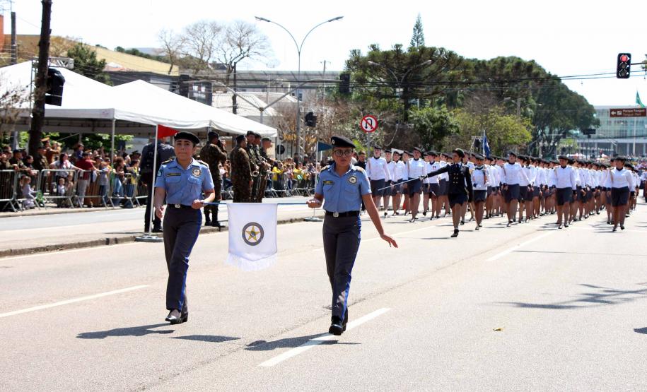 Tropas da Polícia Militar desfilam no 7 de Setembro diante de 20 mil pessoas na Capital