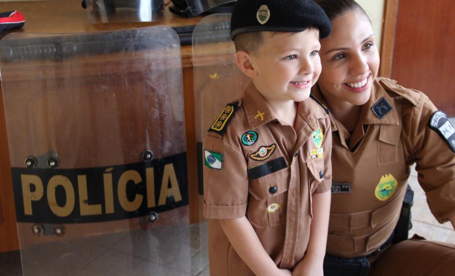 Batalhão da PM recebe visita de alunos do Centro de Educação Infantil Sagrada Família em Santo Antônio da Platina (PR)