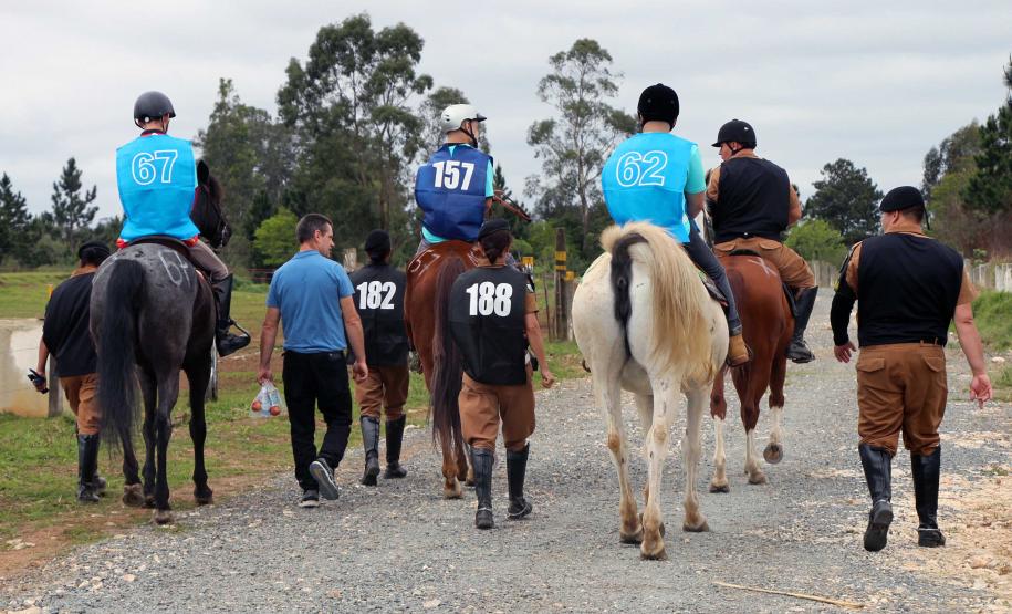 Regimento de Polícia Montada (RPMon) sedia o 2º Campeonato Paranaense de Paraenduro, no Haras da PM em Pinhais