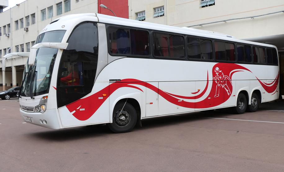 Familiares recepcionam bombeiros militares que atuaram no combate às queimadas na Floresta Amazônica
