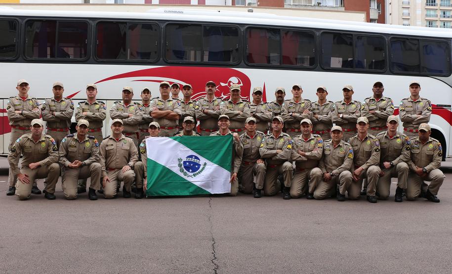 Familiares recepcionam bombeiros militares que atuaram no combate às queimadas na Floresta Amazônica