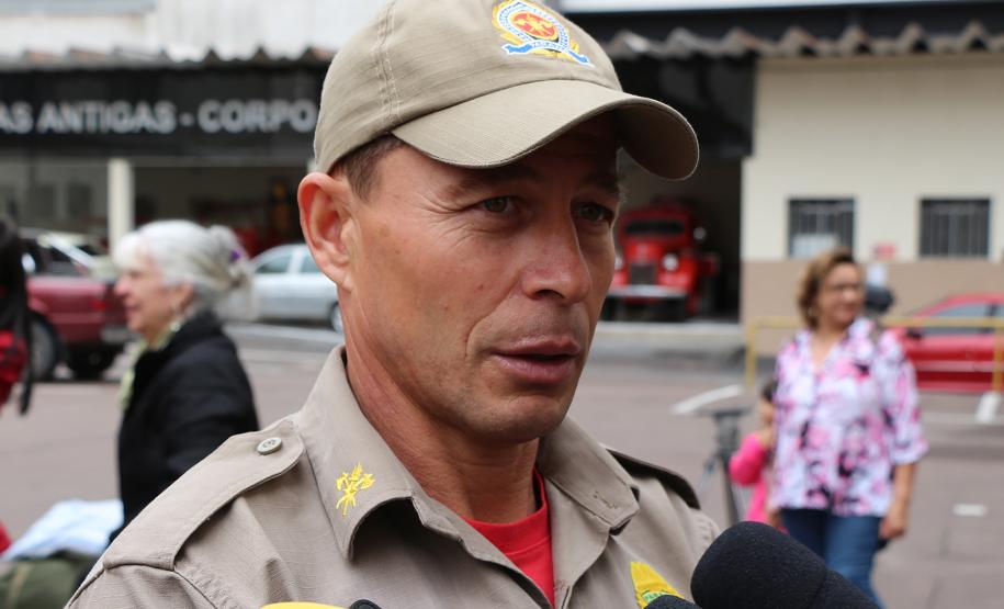 Familiares recepcionam bombeiros militares que atuaram no combate às queimadas na Floresta Amazônica