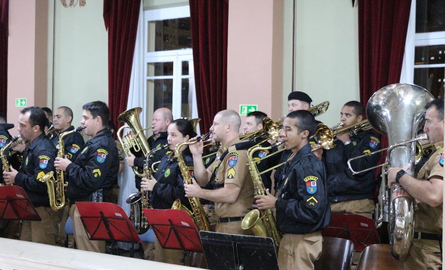 Comandante-Geral da PM recebe título de Cidadão Honorário de Curitiba durante sessão solene na Câmara Municipal