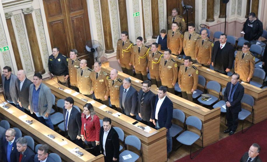 Comandante-Geral da PM recebe título de Cidadão Honorário de Curitiba durante sessão solene na Câmara Municipal