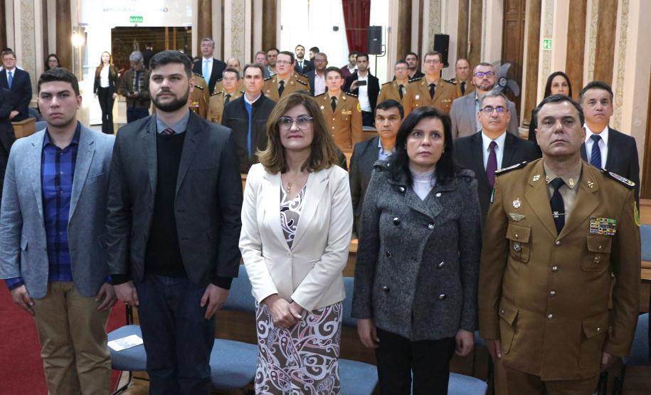 Comandante-Geral da PM recebe título de Cidadão Honorário de Curitiba durante sessão solene na Câmara Municipal