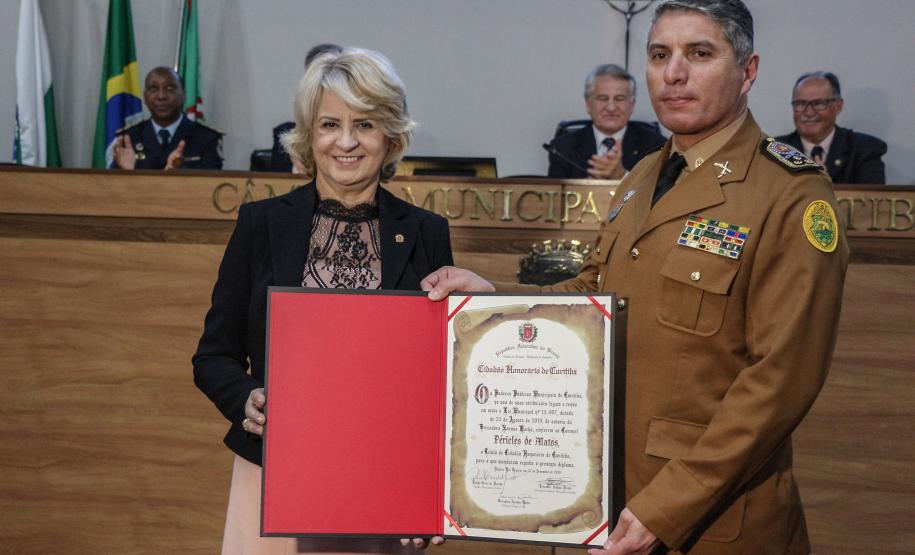 Comandante-Geral da PM recebe título de Cidadão Honorário de Curitiba durante sessão solene na Câmara Municipal