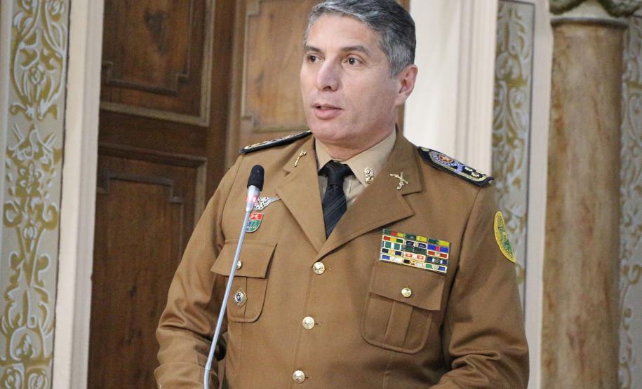 Comandante-Geral da PM recebe título de Cidadão Honorário de Curitiba durante sessão solene na Câmara Municipal