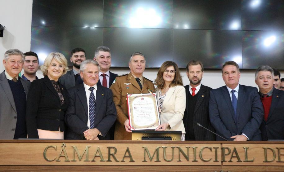 Comandante-Geral da PM recebe título de Cidadão Honorário de Curitiba durante sessão solene na Câmara Municipal