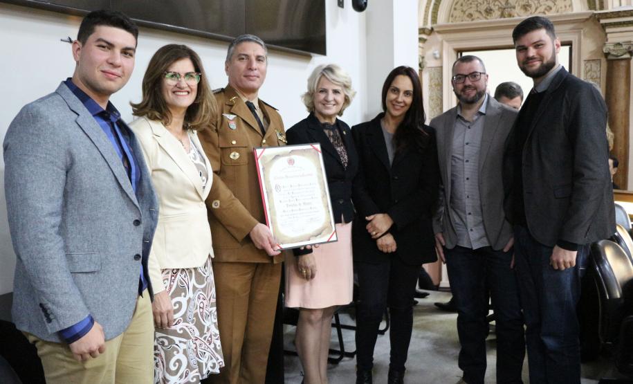 Comandante-Geral da PM recebe título de Cidadão Honorário de Curitiba durante sessão solene na Câmara Municipal
