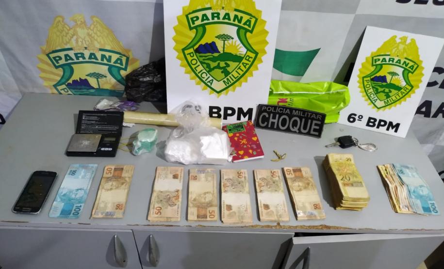 PM prende três pessoas, apreende cocaína e quase R$ 19 mil em dinheiro no Oeste do estado