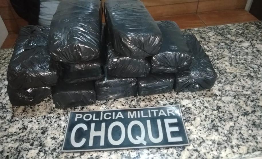 Quatro pessoas são presas pela PM em Cascavel por tráfico de drogas; ações foram conduzidas separadamente