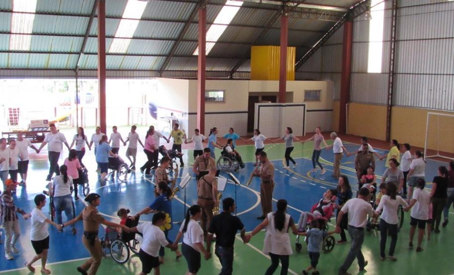 Cianorte (PR) recebe o concerto da Banda de Música da PM com homenagens e solidariedade