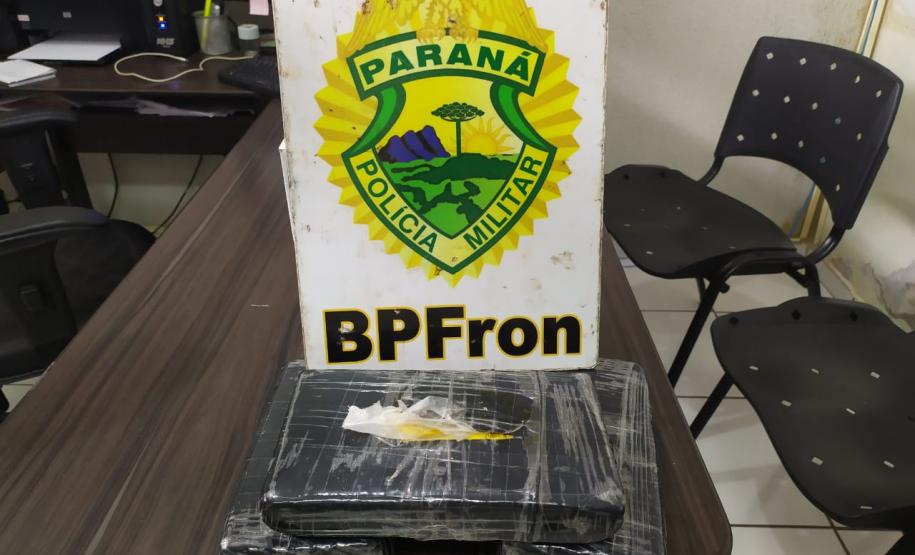 BPFron apreende mais de três quilos de cocaína e cigarros contrabandeados em abordagens distintas no Oeste do estado