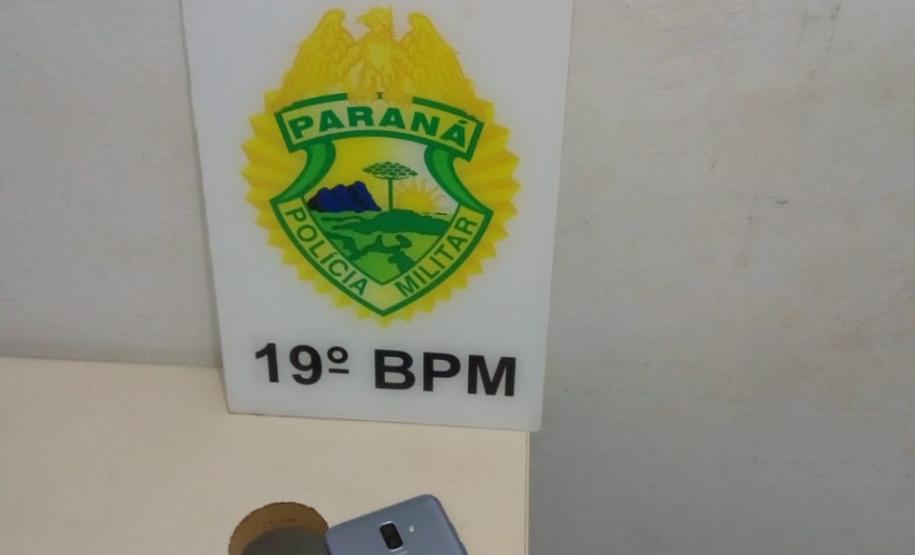 Ao atender ocorrências distintas, PM de Toledo apreende drogas, arma e simulacro