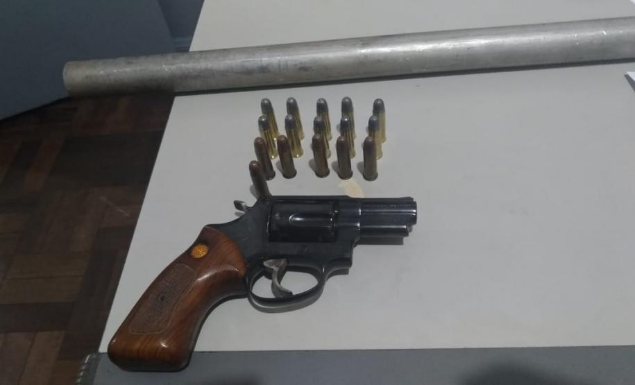 Mais de 110 quilos de maconha e uma arma de fogo são apreendidos pela PM no Oeste do estado; dois homens acabaram presos