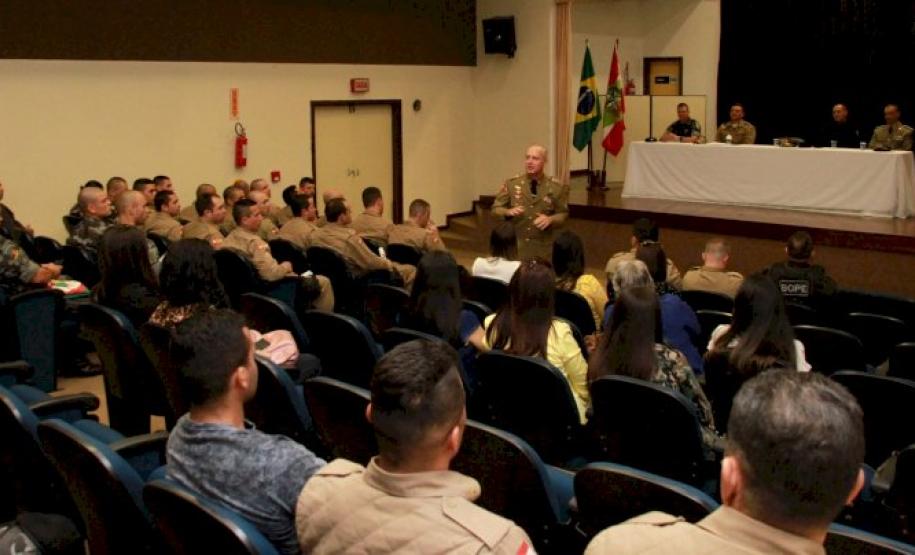 Policiais militares cinotécnicos do Paraná concluem o 1º Curso de Busca e Captura com Cães em Santa Catarina