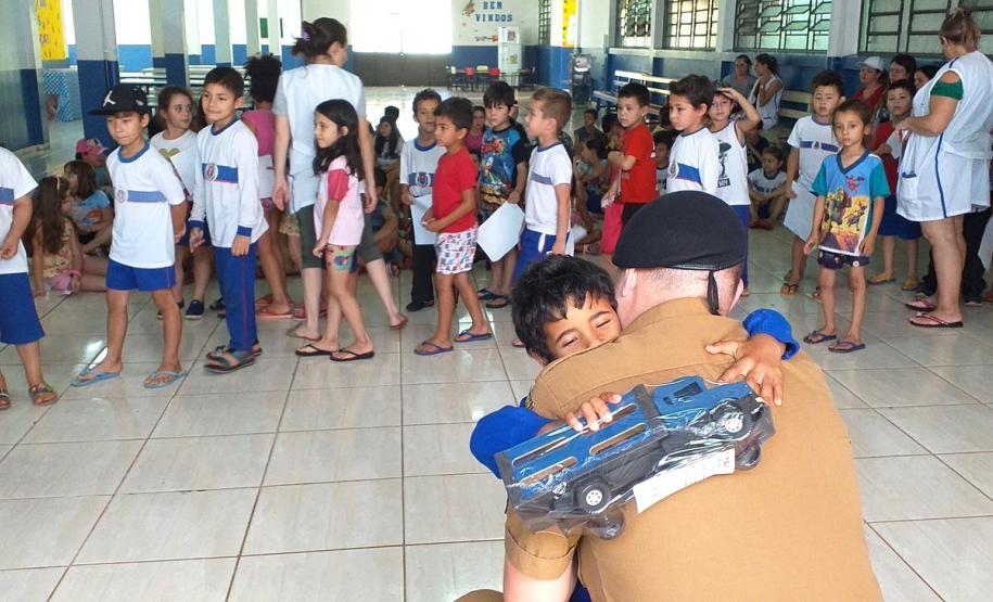 Batalhão da PM entrega 6,5 mil brinquedos no Sudoeste do estado