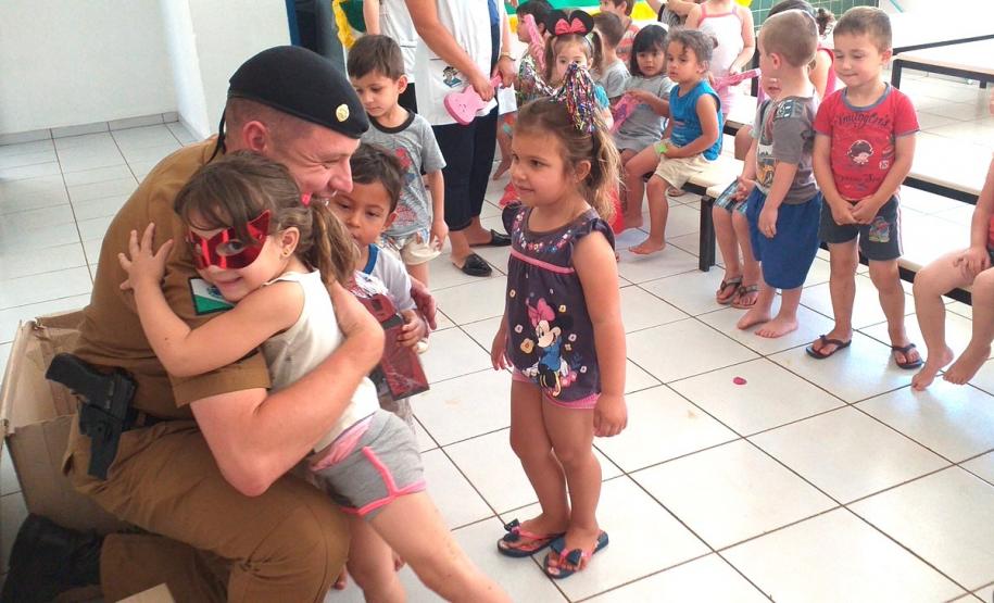 Batalhão da PM entrega 6,5 mil brinquedos no Sudoeste do estado