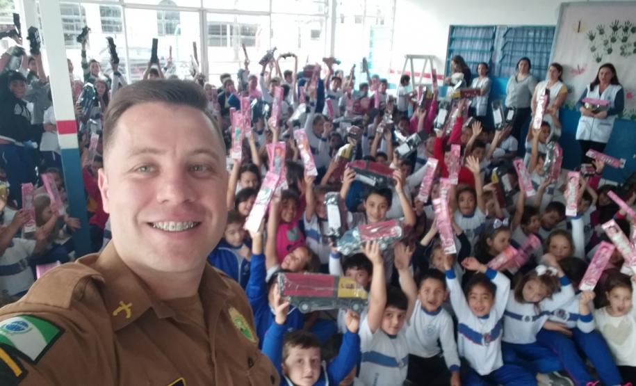 Batalhão da PM entrega 6,5 mil brinquedos no Sudoeste do estado