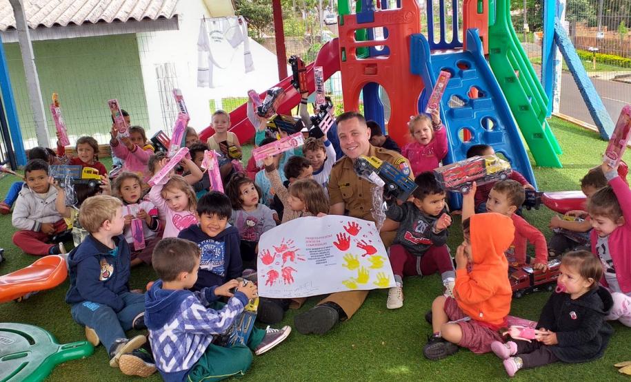 Batalhão da PM entrega 6,5 mil brinquedos no Sudoeste do estado