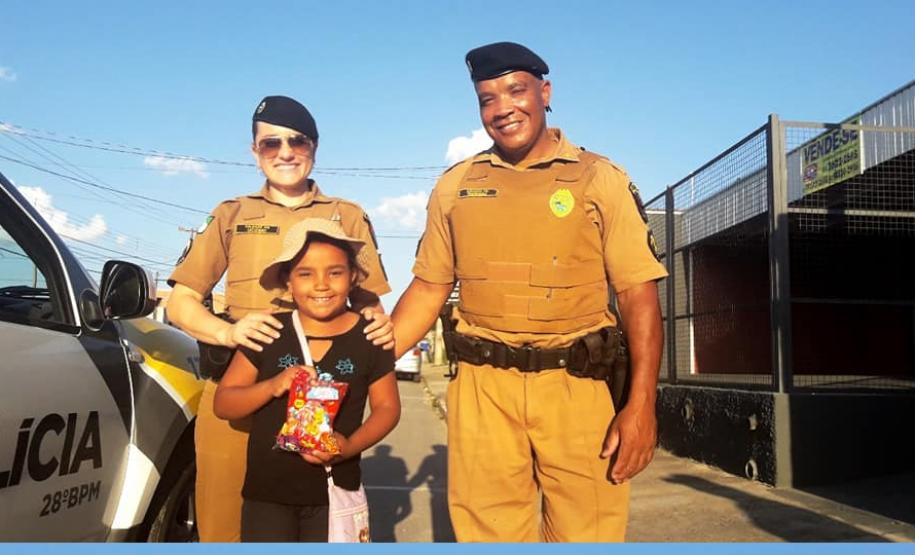 Unidade da PM da Lapa (PR) presenteia mais de 80 crianças com doces e presentes